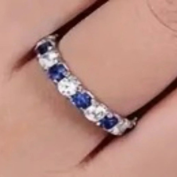 925 Sterling Silver Classic Eternity Ring w/ Inlaid Blue White Zirconia Size 7 - Picture 3 of 6